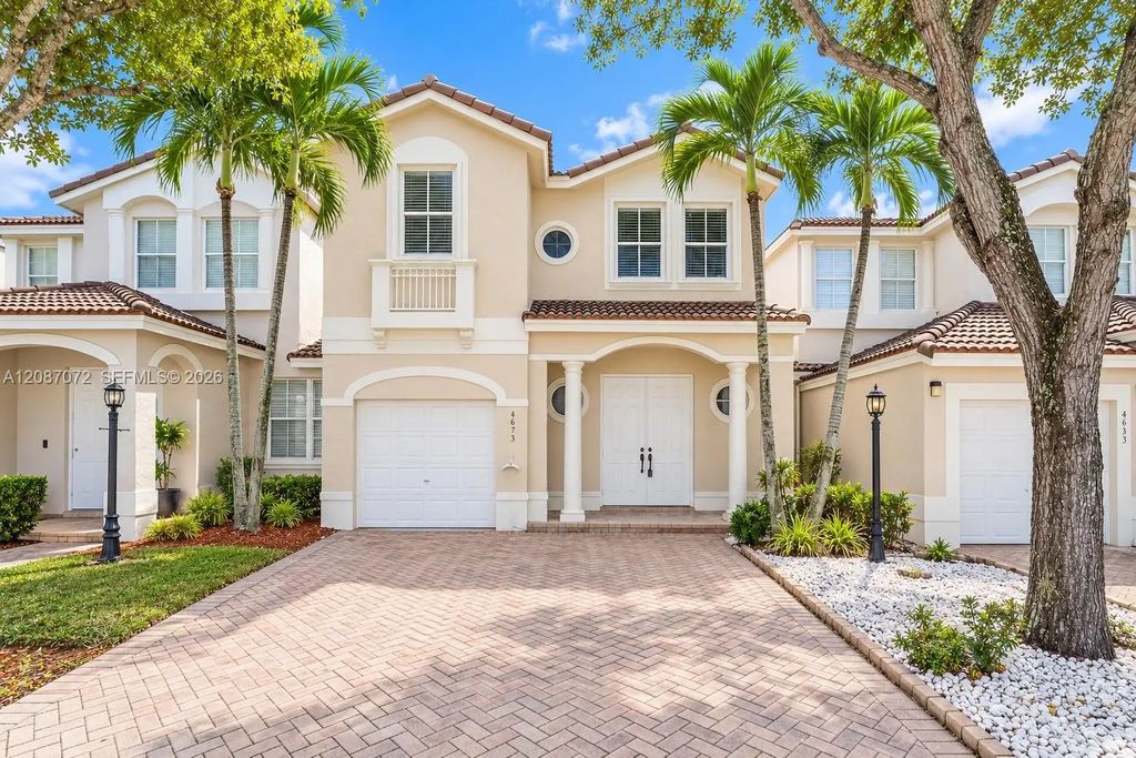 4873 Nw 107th Path, Doral