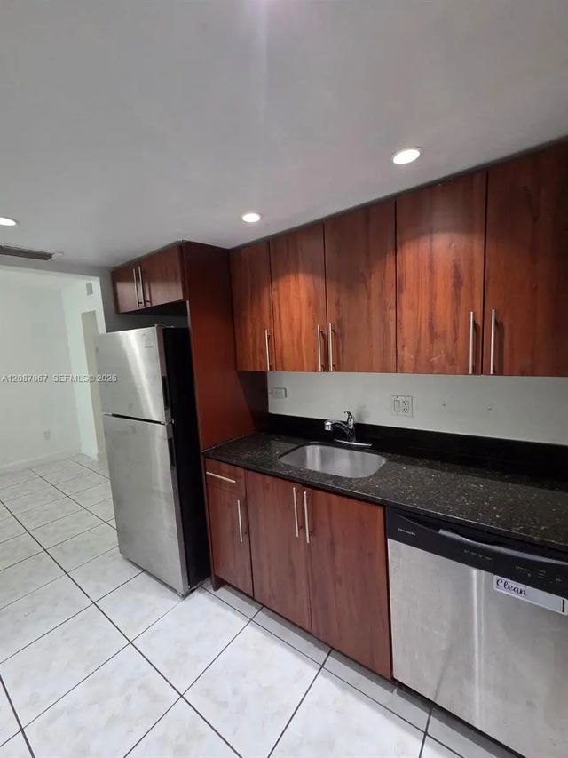 3 of 11 - 1885 Ne 121st Street #8, North Miami, FL