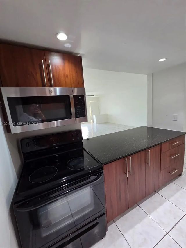 4 of 11 - 1885 Ne 121st Street #8, North Miami, FL
