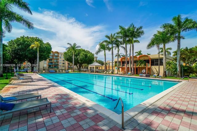 4 of 27 - 9310 Fontainebleau Boulevard #606, Miami, FL