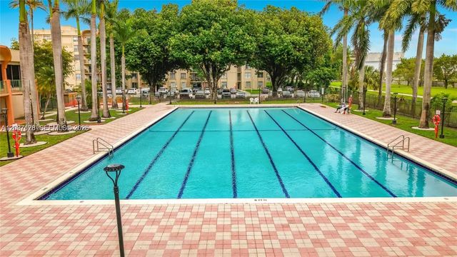 5 of 27 - 9310 Fontainebleau Boulevard #606, Miami, FL