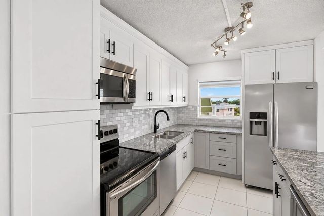 2741 Taft Street #410, Hollywood