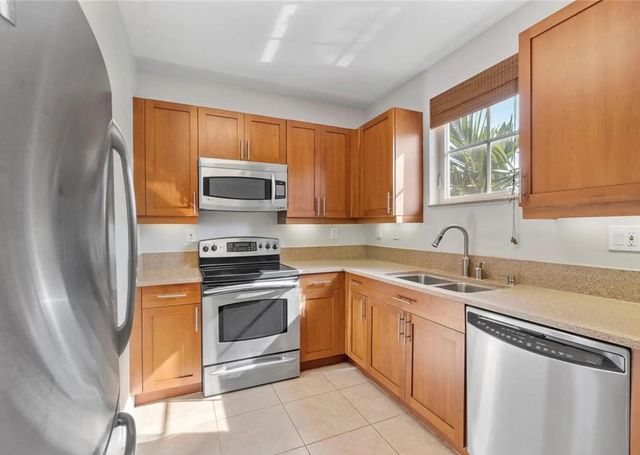 3 of 38 - 400 Sw 14th Avenue, Fort Lauderdale, FL