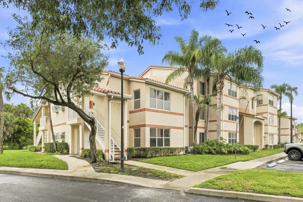 3350 Pinewalk Drive N #1411, Margate