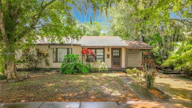 1580 Ne 132nd Road, North Miami