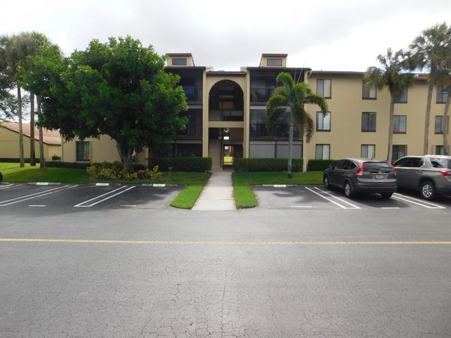 627 Sea Pine Way #a2, Greenacres