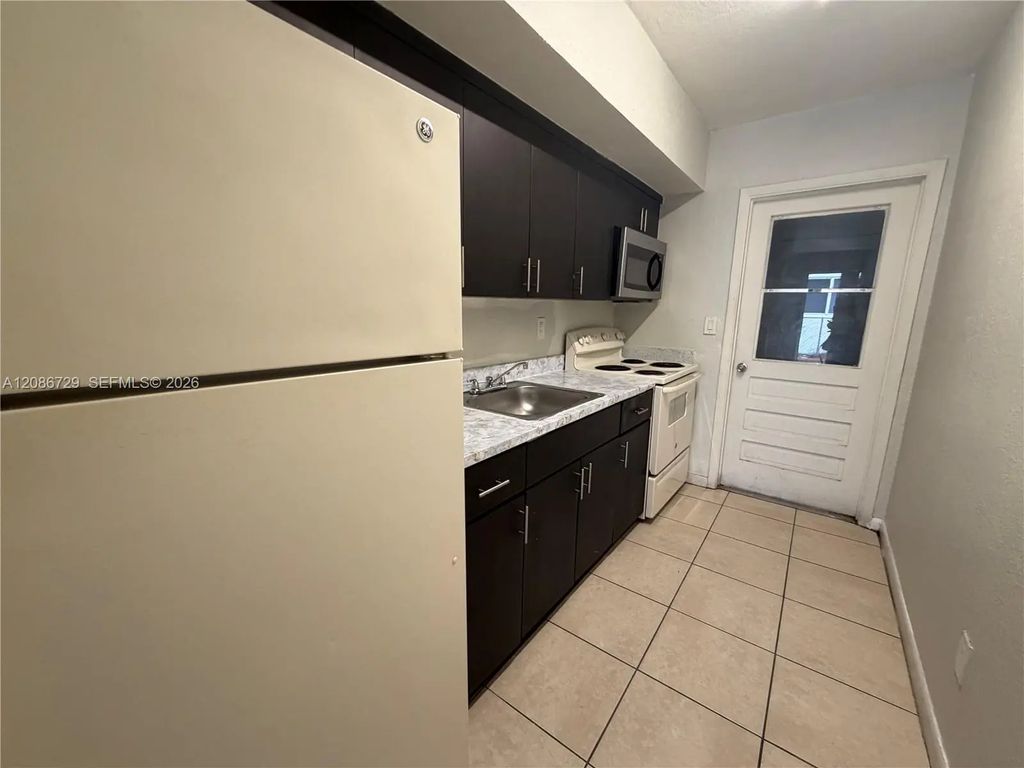 148 Nw 14th Way #1, Dania Beach