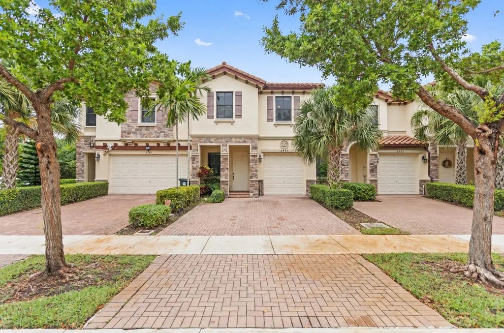 6943 Broadland Way, Coconut Creek