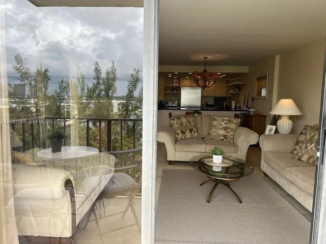 4 of 29 - 18151 Ne 31st Court #1005, Aventura, FL