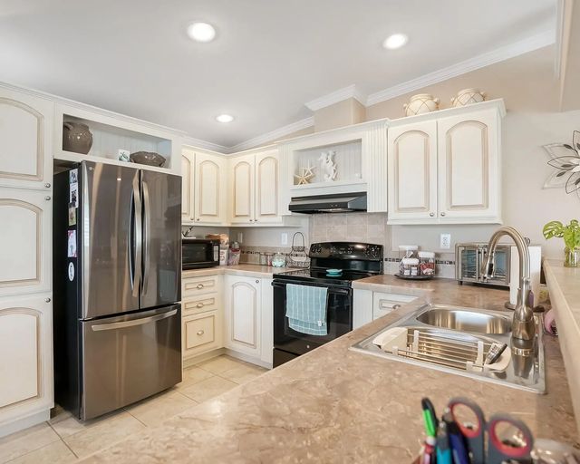 3 of 43 - 5420 Lagoon Drive, Fort Lauderdale, FL
