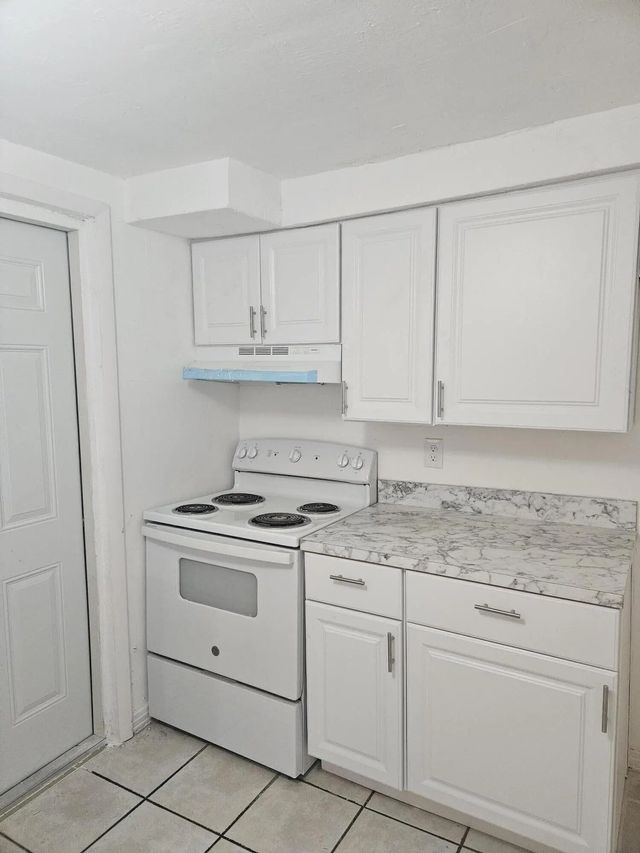 2467 Nw 90th Street, Miami