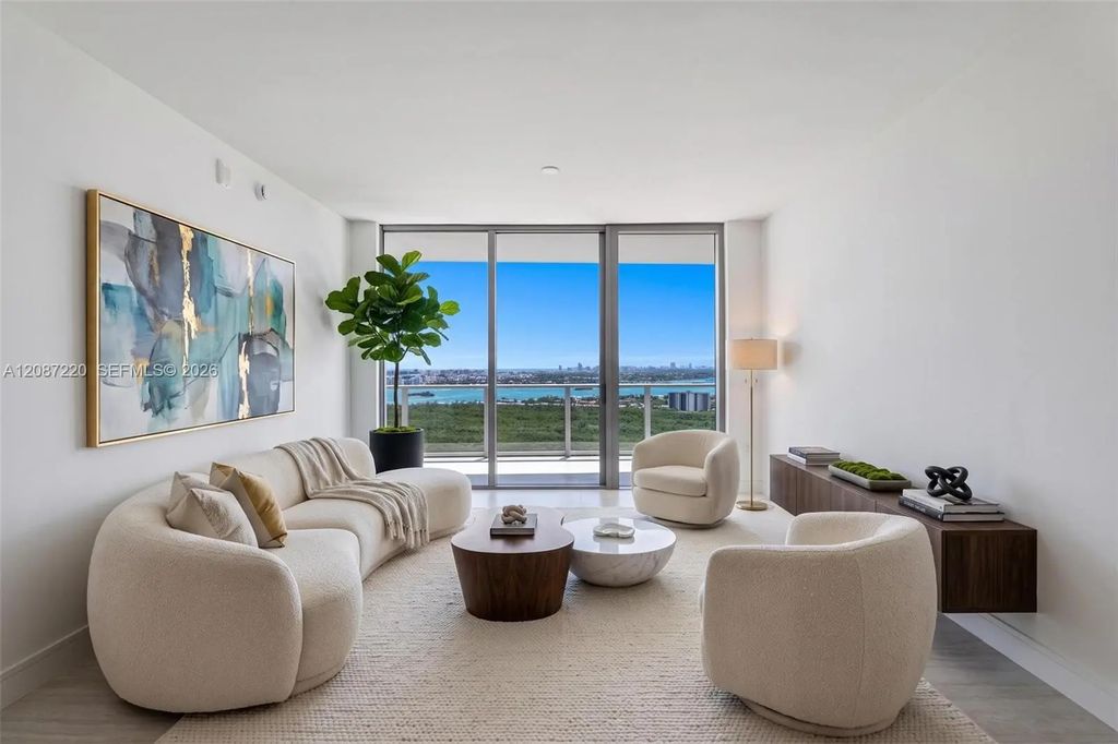 2411 Laguna #2704, North Miami
