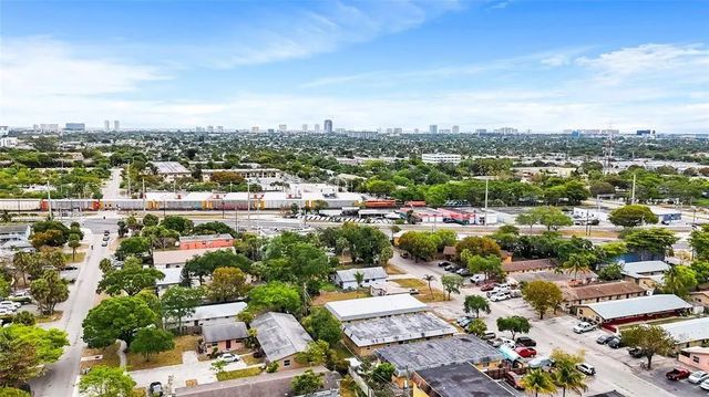4 of 28 - 330 Avondale Drive, Pompano Beach, FL