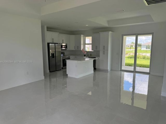 3 of 16 - 2044 Crawford Avenue N, Lehigh Acres, FL