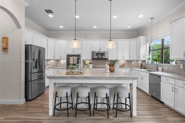 8142 Bradford Way, Parkland