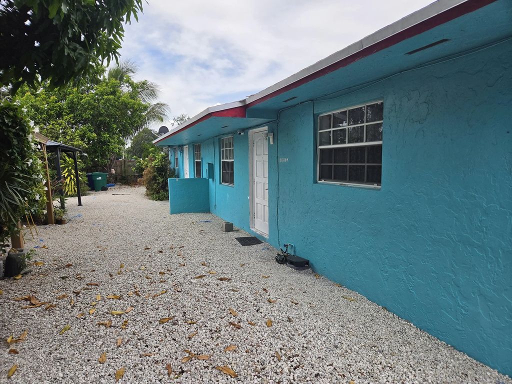 10304 Nw 10th Avenue, Miami