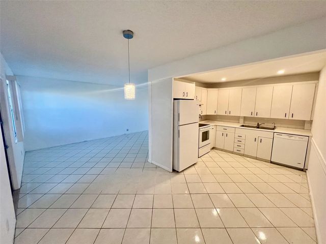 3 of 19 - 3002 Newcastle A, Boca Raton, FL