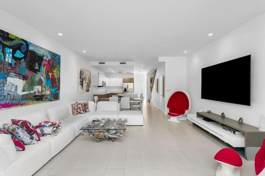 2477 Ne 135th Street, North Miami