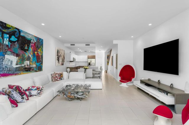 2477 Ne 135th Street, North Miami