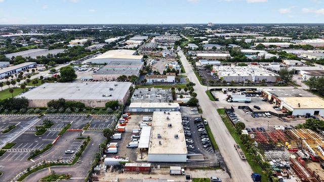 3 of 18 - 945 W 15th Street, Riviera Beach, FL