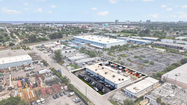 4 of 18 - 945 W 15th Street, Riviera Beach, FL