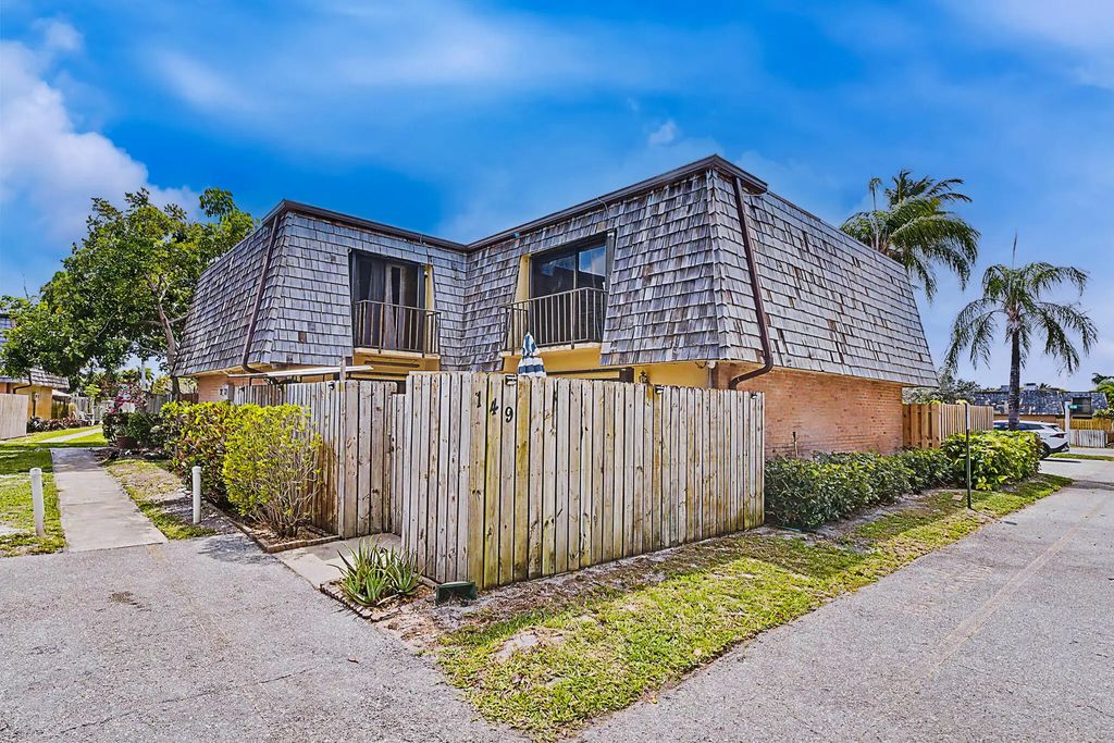 149 Lake Arbor Drive, Palm Springs