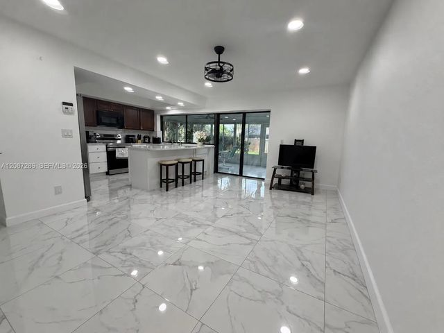 4 of 25 - 2204 Cherokee Trail, Brandon, FL