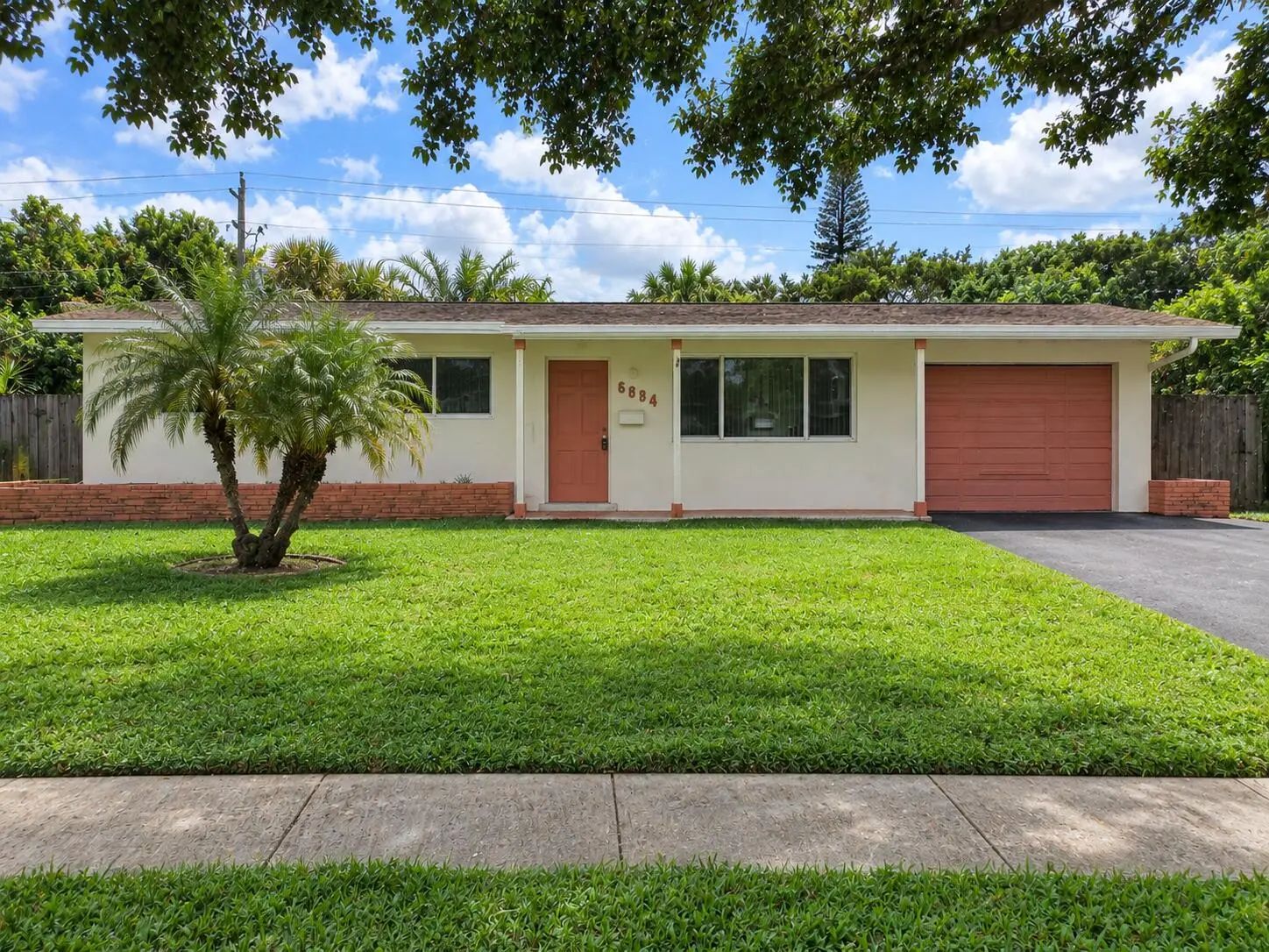 6884 Nw 12th Street, Plantation
