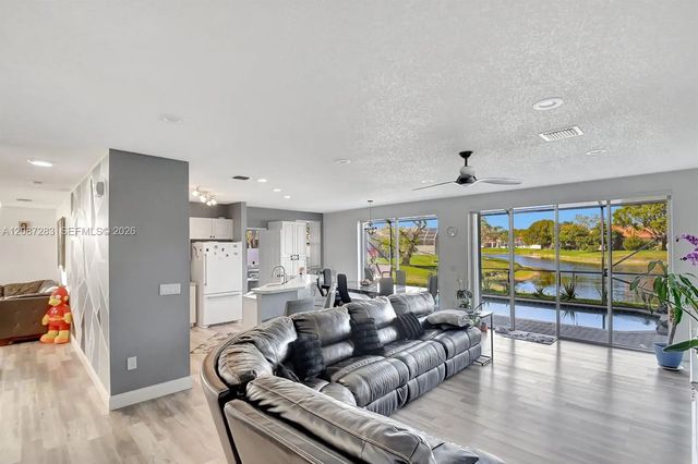2 of 10 - 7647 Rockport Circle, Lake Worth, FL