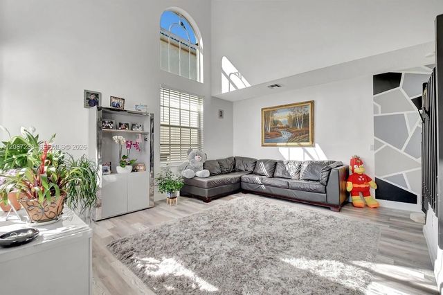 3 of 10 - 7647 Rockport Circle, Lake Worth, FL