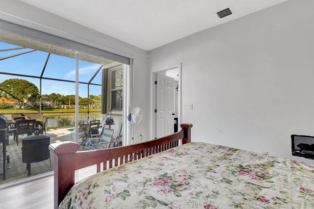 4 of 10 - 7647 Rockport Circle, Lake Worth, FL