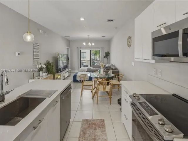 3 of 41 - 8201 Nw 41st Street #d-205, Doral, FL