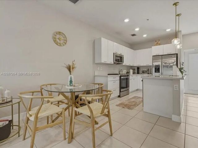 4 of 41 - 8201 Nw 41st Street #d-205, Doral, FL