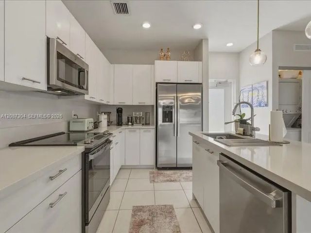 5 of 41 - 8201 Nw 41st Street #d-205, Doral, FL