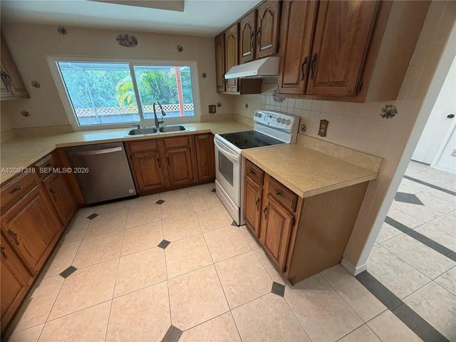 2 of 28 - 3123 Se Quanset Circle, Stuart, FL
