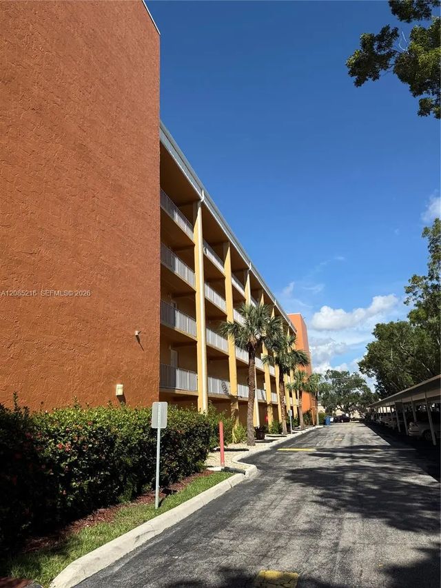 3 of 12 - 2366 E Mall Drive #308, Fort Myers, FL