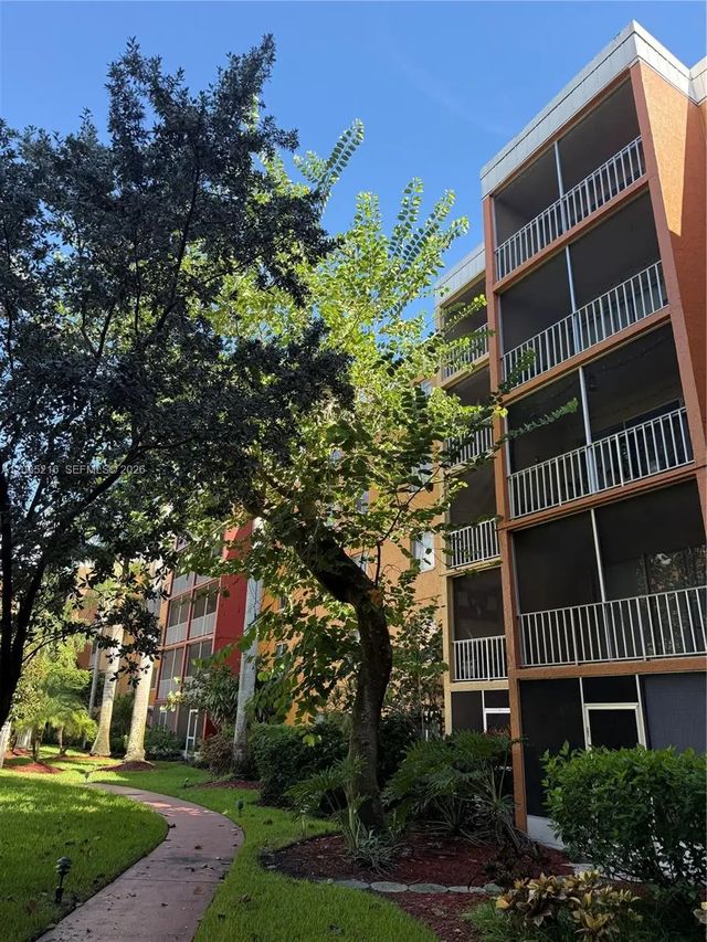 4 of 12 - 2366 E Mall Drive #308, Fort Myers, FL