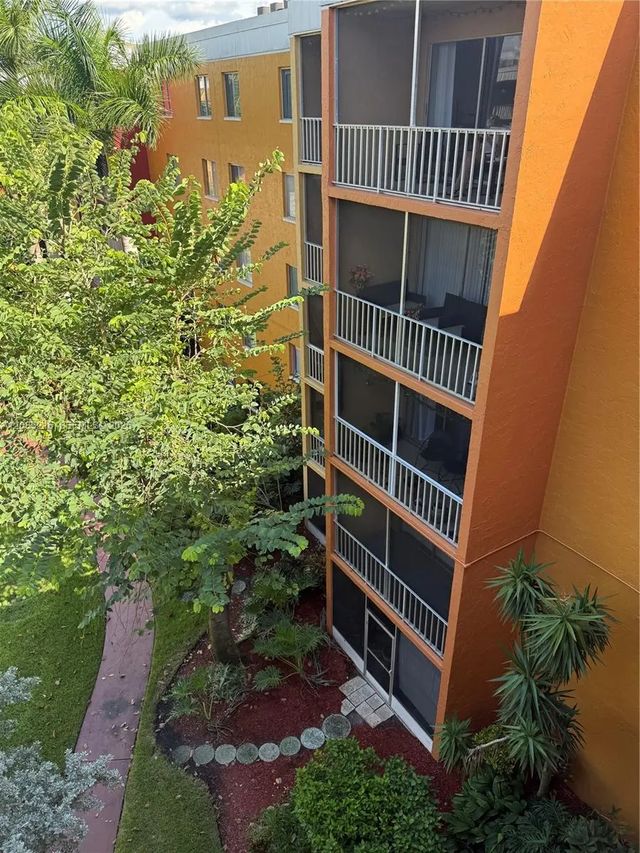 5 of 12 - 2366 E Mall Drive #308, Fort Myers, FL