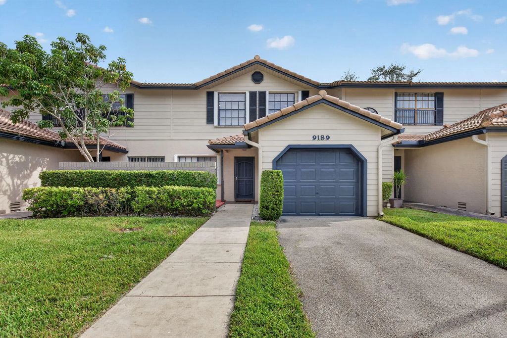 9189 Vineyard Lake Drive, Plantation