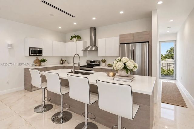 5 of 27 - 3091 Sw 21st Street, Miami, FL