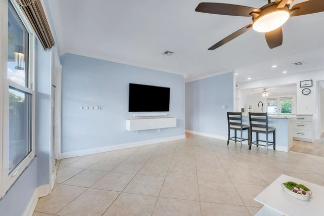 4 of 25 - 2210 Ne 51st Street, Lighthouse Point, FL