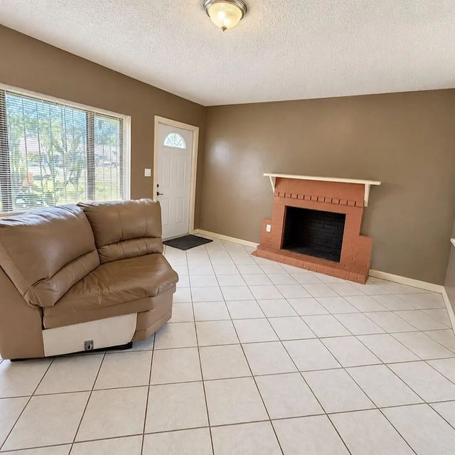 3 of 20 - 915 Rutland Street, Opa-Locka, FL