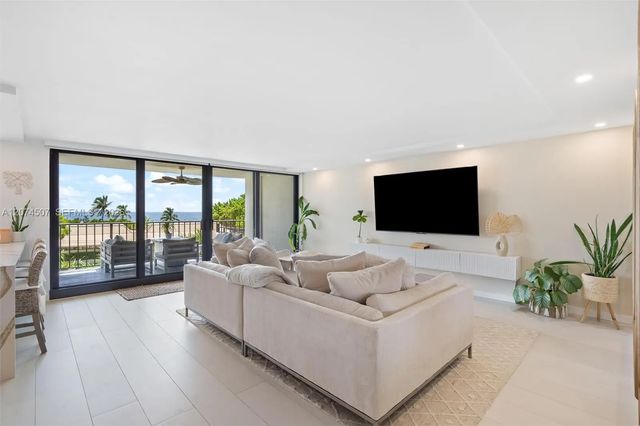 2 of 39 - 1905 N Ocean Boulevard #3d, Fort Lauderdale, FL