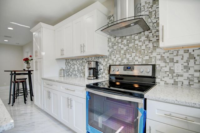 4 of 17 - 1970 Ne 35th Street, Lighthouse Point, FL