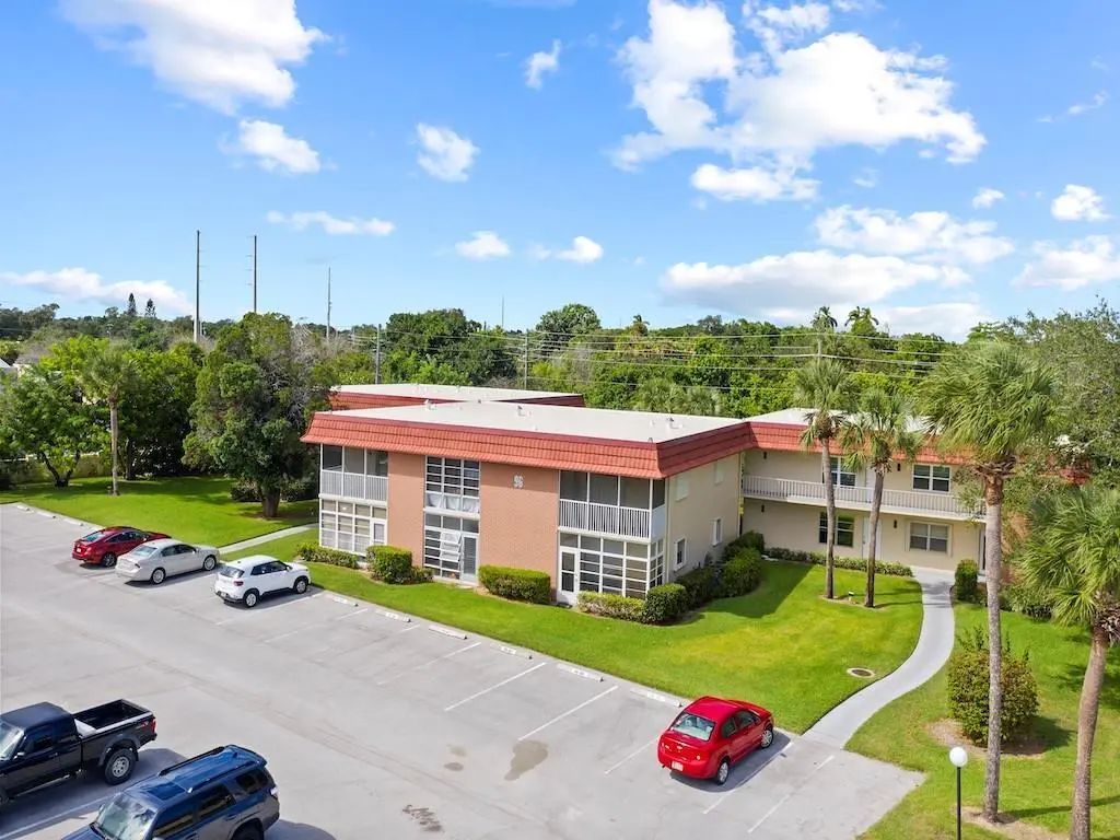 96 Spring Lake Drive #205, Vero Beach