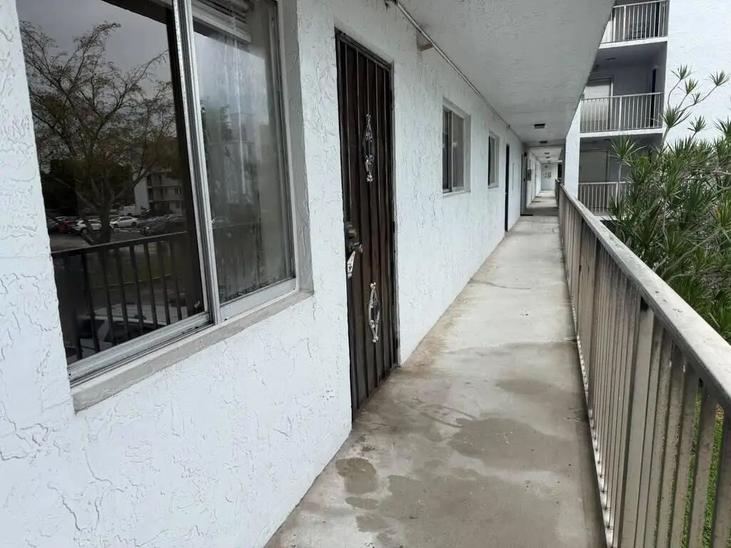 8600 N Sherman Circle #202, Miramar