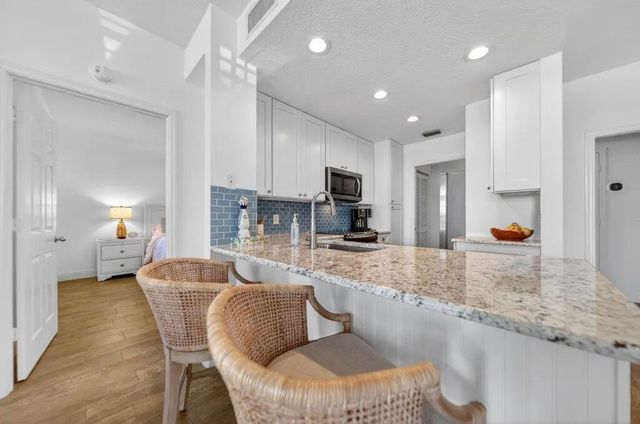 5 of 20 - 391 Ne Plantation Road #215, Hutchinson Island, FL
