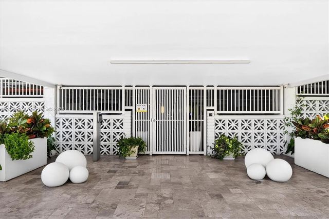 4 of 28 - 401 Ocean Drive #518, Miami Beach, FL