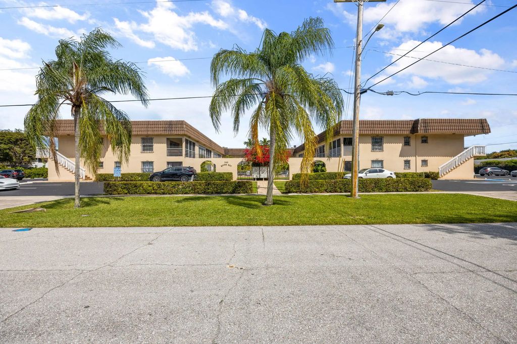 342 Southwind Drive #102, North Palm Beach
