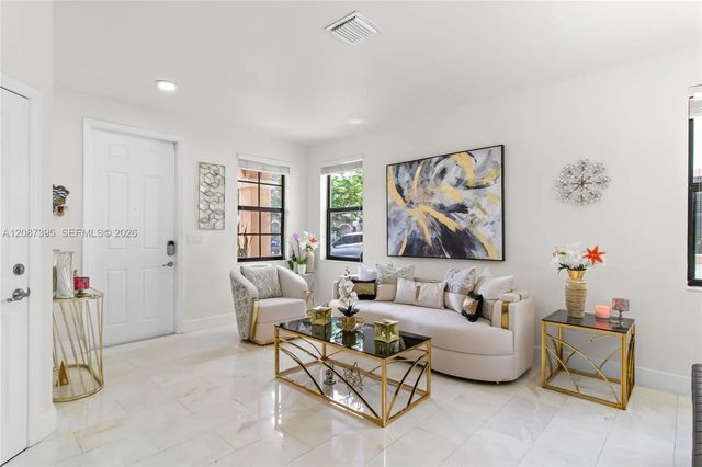 4 of 15 - 9358 W 33rd Way, Hialeah, FL